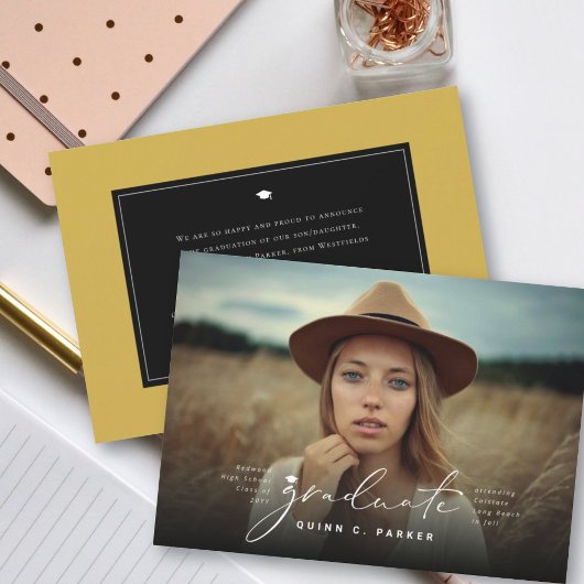 Minimalistisch Afstuderen eenvoudige foto van de G Aankondiging