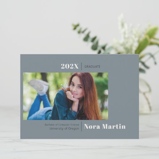 Minimalistisch Afstuderen van de Foto Stusty Blue Aankondiging (Staand voorkant)