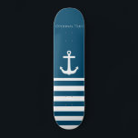 Minimalistisch anker- en Stripes-geluid Persoonlijk Skateboard<br><div class="desc">Minimalistische strepen en Ankerontwerp Personaliseer jouw naam (of schrap al tekst!) en achtergrondkleur (getoond als blauw),  voeg uw eigen afbeeldingen toe,  enz..Het is aan jou,  het is een sjabloon! :) Bekijk de winkel voor overeenkomende objecten.</div>