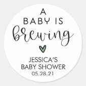 Minimalistisch Baby shower A Baby brouwt Ronde Sticker (Voorkant)