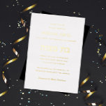Minimalistisch BBT Mitzvah Gold Folie Uitnodiging<br><div class="desc">Eenvoudig ontwerp en tekst,  zwart en wit met Hebreeuws,  "ב מ צ ה" Bat Mitzvah Uitnodiging. Minimale indeling in echte gouden folie. Kies uit goud,  roos goud of zilveren folie op de achtergrond van de douanekleur om uw evenement aan te passen.</div>