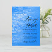 Minimalistisch Beach Azure Blue Wedding Invitation Kaart (Staand voorkant)