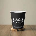 minimalistisch bedrijfscentrum voor bedrijven latte mok<br><div class="desc">Een eenvoudige douane zwarte bedrijfs sjabloon in een moderne minimalistische stijl die gemakkelijk met uw bedrijfs logo en tekst kan worden bijgewerkt. Ontworpen met een horizontaal afbeelding van de banner van de logo (2560 x 1440 px), kunt u aanpassen door de tekst en het afbeelding te veranderen gebruikend de verstrekte...</div>
