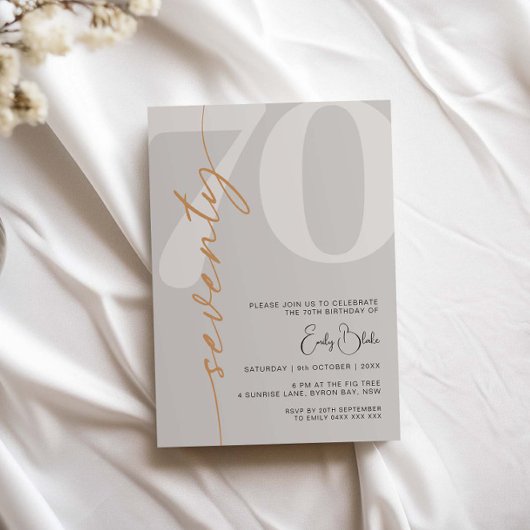 Minimalistisch Beige 70ste verjaardagsfeestje Kaart