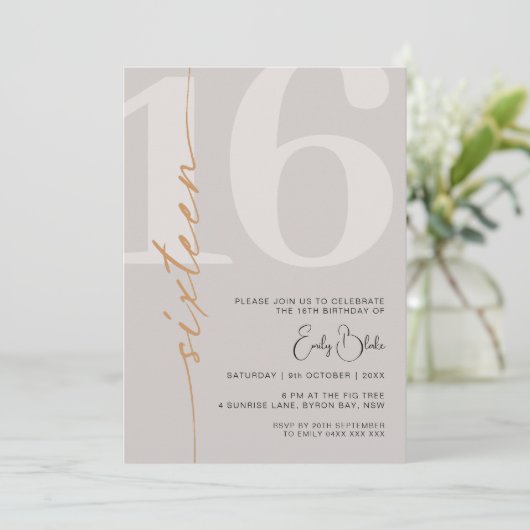 Minimalistisch Beige Zestien 16e Verjaardagsfeest Kaart (Staand voorkant)