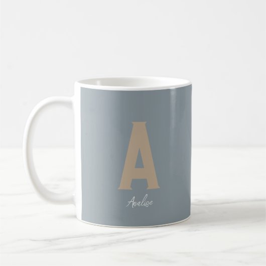 Minimalistisch blauw aangepast monogram koffiemok (Links)