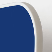 Minimalistisch blauw en wit modern monogram pickleball paddle (Links Detail)