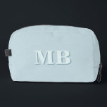Minimalistisch Blauw Modern Initiaal Monogram Toilettasje<br><div class="desc">Minimalistisch Blauw Modern Initiaal Monogram Dopp Kit. Creëer Uw eigen gepersonaliseerde Dopp Kit Bag met aangepaste initiaal naam.</div>