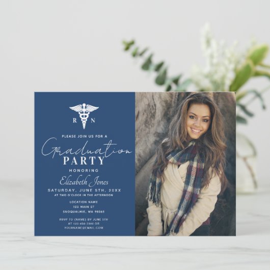 Minimalistisch blauw & Waterverf Afstuderen Foto Kaart (Staand voorkant)