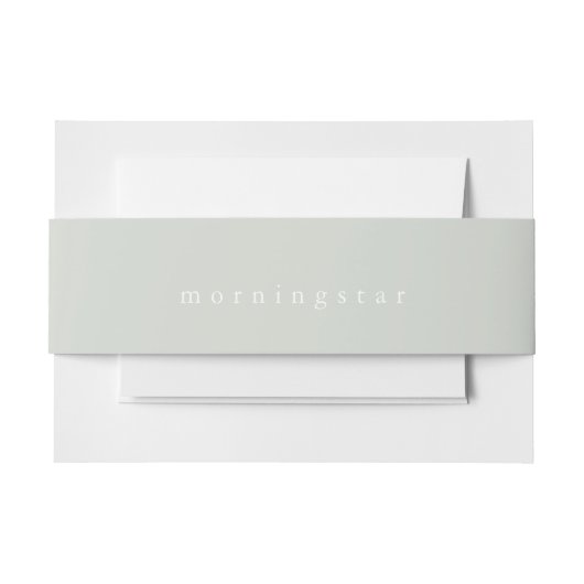 Minimalistisch Bleek Sage Green Uitnodigingen Wikkel (Voorkant Voorbeeld)