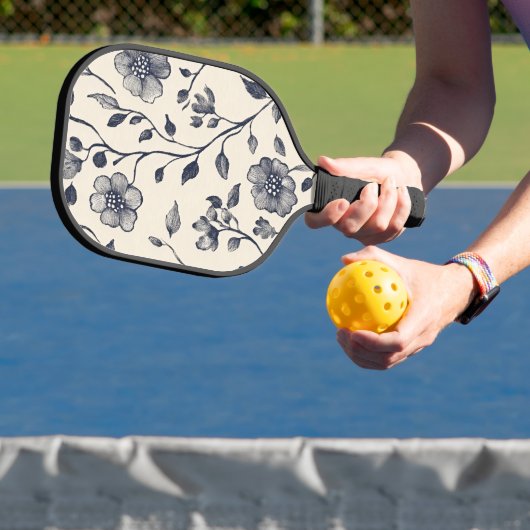 Minimalistisch bloemontwerp met aangepaste naam pickleball paddle (Insitu)