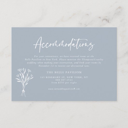 Minimalistisch boeket stoffige blauwe accommodatie informatiekaartje (Voorkant)