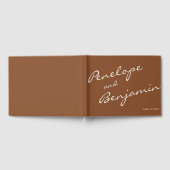 Minimalistisch Boho Script Weddenschap Sienna Brow Gastenboek (Volledig)