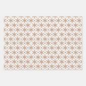 Minimalistisch Brown en Crème Sneeuwvlokken Patroo Inpakpapier Vel (Voorkant 2)