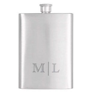 Minimalistisch bruidsjonker cadeau met monogram flacon