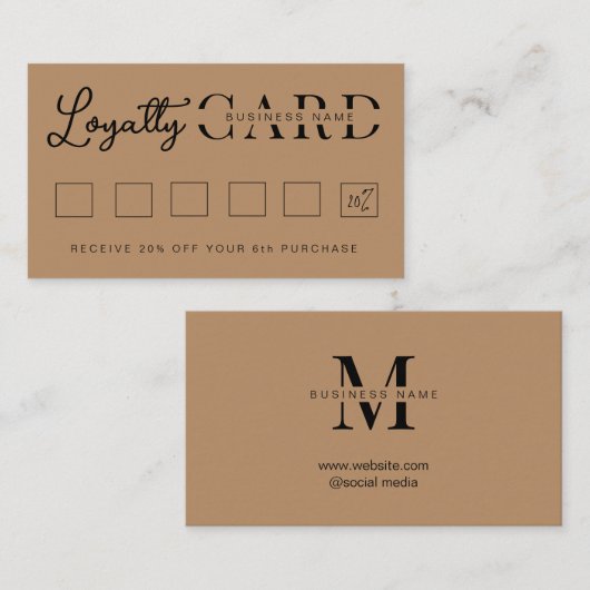 Minimalistisch Bruin Initiaal Script Klantenkaartje (Voorkant / Achterkant)