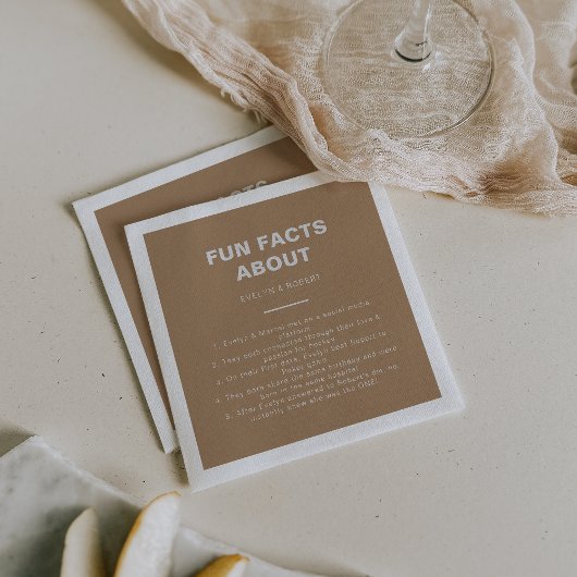 Minimalistisch bruin Trivia Fun Facts Wedding Servet