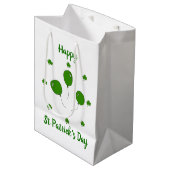 Minimalistisch Cute Happy St Patrick's Day Medium Cadeauzakje (Voorkant Gekanteld)