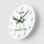 Minimalistisch Cute Happy St Patrick's Day Ronde Klok (Hoek)