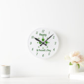 Minimalistisch Cute Happy St Patrick's Day Ronde Klok (Huis)