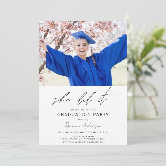 Minimalistisch deed ze het afstudeerfeest kaart (Staand voorkant)