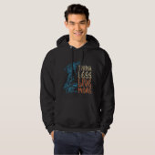 Minimalistisch "denk minder leef meer" Motivatie Q Hoodie (Voorkant volledig)