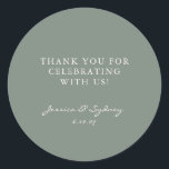 Minimalistisch donkergrijs Groen script Aangepast  Ronde Sticker<br><div class="desc">Minimalistisch modern donkergrijs groen script bruiloft Aangepast bedankt Klassieke ronde Sticker</div>