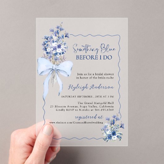 Minimalistisch Dusty Blue Flowers Vrijgezellenfees Acryl Uitnodigingen (Insitu (Draagbaar))