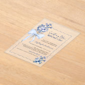 Minimalistisch Dusty Blue Flowers Vrijgezellenfees Acryl Uitnodigingen (Laagn)