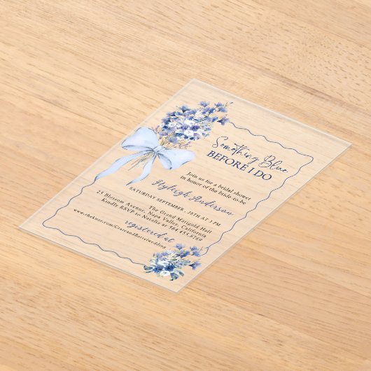 Minimalistisch Dusty Blue Flowers Vrijgezellenfees Acryl Uitnodigingen (Laagn)