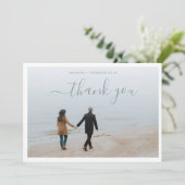 Minimalistisch Dusty Blue Script met 2 foto's brui Bedankkaart (Staand voorkant)