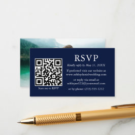 Minimalistisch eenvoudig fotohuwelijk QR Blue RSVP Informatiekaartje