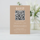 Minimalistisch Eenvoudig huwelijk QR RSVP Taupe Kaart (Staand voorkant)