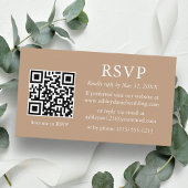 Minimalistisch Eenvoudig Taupe Weddenschap QR RSVP Informatiekaartje