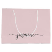 Minimalistisch eenvoudig zwart-roze monogrammeiscr groot cadeauzakje (Achterkant)