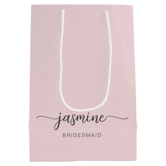 Minimalistisch eenvoudig zwart-roze monogrammeiscr medium cadeauzakje (Achterkant)