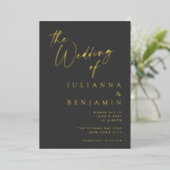Minimalistisch Elegant Gold Black Script Chic Wedd Folie Uitnodiging (Staand Voorkant)