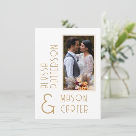 Minimalistisch Elegant Goud Moderne Foto Huwelijk Kaart (Staand voorkant)