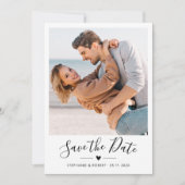 Minimalistisch Elegant Hart Script Foto Bruiloft Save The Date (Voorkant)