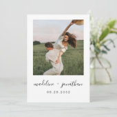 Minimalistisch Elegant Script Square Fotobruiloft Kaart (Staand voorkant)