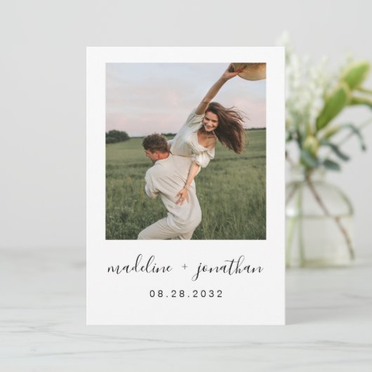 Minimalistisch Elegant Script Square Fotobruiloft Kaart (Staand voorkant)