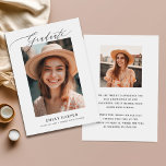 Minimalistisch Elegant Script Two Photo Afstuderen Aankondiging<br><div class="desc">Deel het opwindende nieuws van uw afstuderen met dit Moderne Minimalistische Manuscript Twee Kaart van de Aankondiging van het Afstuderen van de Foto van het . Deze elegante kaart biedt een eenvoudig en modern design met een minimalistisch handgeschreven kalligrafie script. De kaart heeft ruimte voor twee afstuderen afbeeldingen in een...</div>
