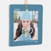 Minimalistisch feestelijke feestdag met eenvoudige keramisch ornament (Rechts)