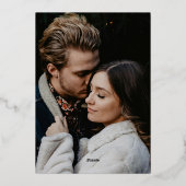 Minimalistisch Folie van Monogram Foto Weddenschap Uitnodiging (Achterkant)