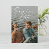 Minimalistisch Fotohandschrift Koppel Moderne Trou Save The Date (Staand voorkant)
