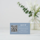 Minimalistisch fotohuwelijk QR RSVP Dusty Blue Informatiekaartje (Staand voorkant)