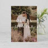 Minimalistisch fotokalligrafie Weddenschap Gold Folie Uitnodiging (Staand Voorkant)