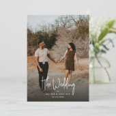 Minimalistisch Fotoscript Moderne QR-code Bruiloft Kaart (Staand voorkant)