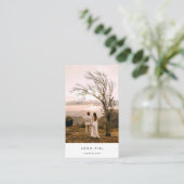 Minimalistisch Freelance Weddenschap Fotograaf Qr Visitekaartje (Staand voorkant)