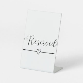 Minimalistisch gereserveerde teken reclamebord met voetstuk